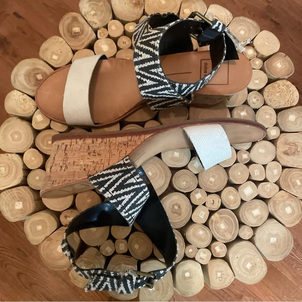 Dolce Vita Cork Wedge 2.5” Heel Ankle Buckle Strap Black & White Sandals Sz 8 - Picture 3 of 9